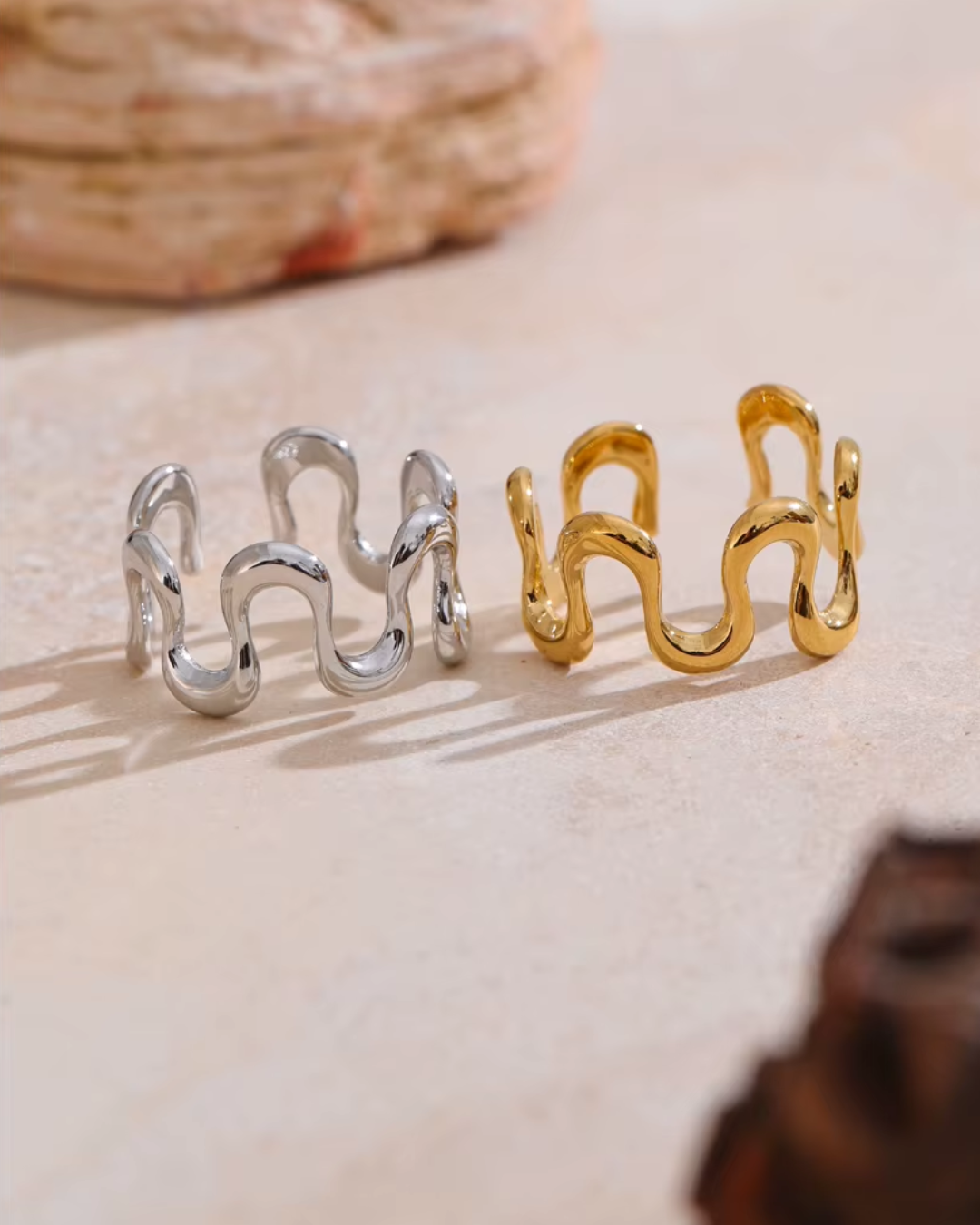 A rust-proof stainless steel ring with a wave-inspired, irregular open design. The adjustable band offers a chic, minimalist look, perfect for adding sophistication to any outfit.